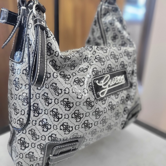 Large GUESS Tote Bag - Picture 2 of 6